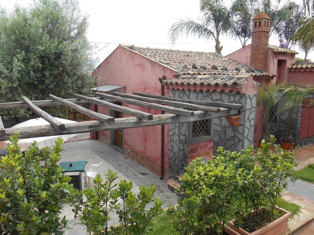 Villa Del Nespolo Fiumefreddo di Sicilia Exterior photo