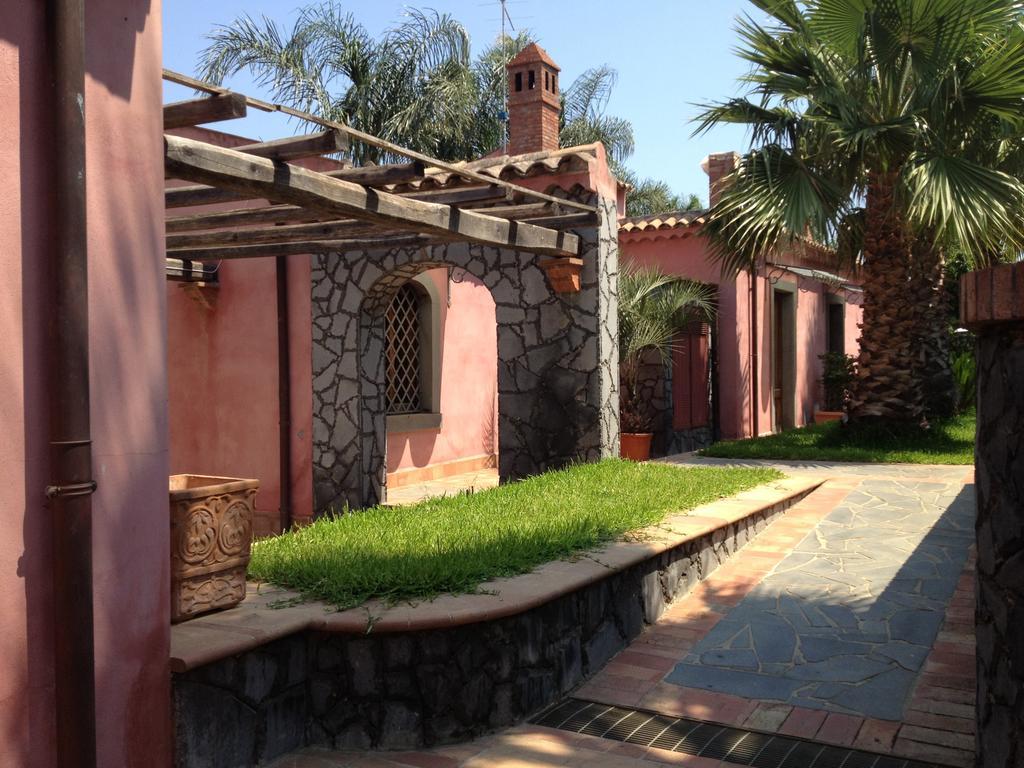Villa Del Nespolo Fiumefreddo di Sicilia Exterior photo